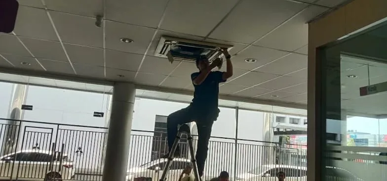 ABSICOOL melayani Jasa Service AC Cirebon, Cuci AC, Bongkar Pasang AC, perawatan AC rumah maupun usaha, juga Kulkas dan Mesin cuci. - gambar 8