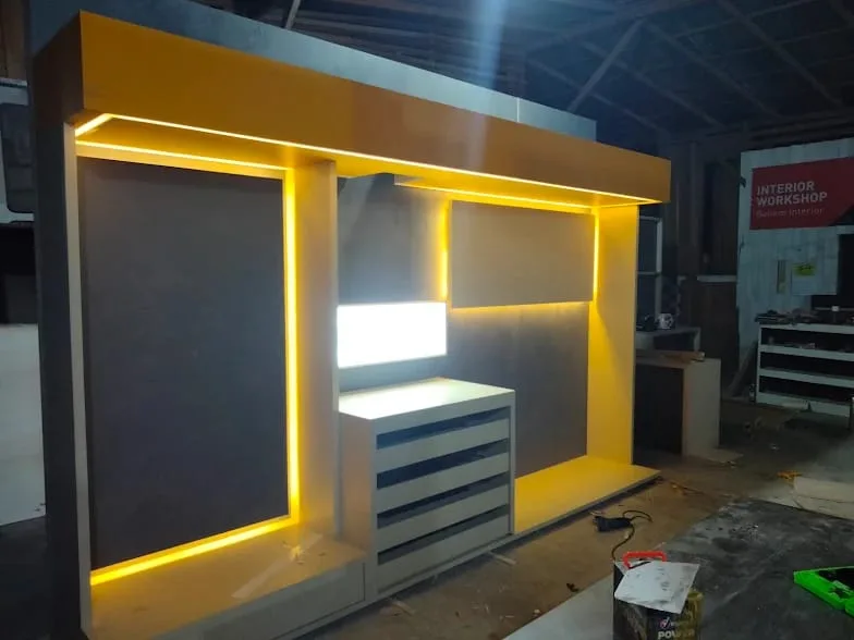 Baliem Design Interior melayani jasa design interior Palu untuk rumah, kitchen set, lemari custom, ruang tamu, kamar tidur, kantor, dan furnitur custom di Birobuli Selatan, Palu.