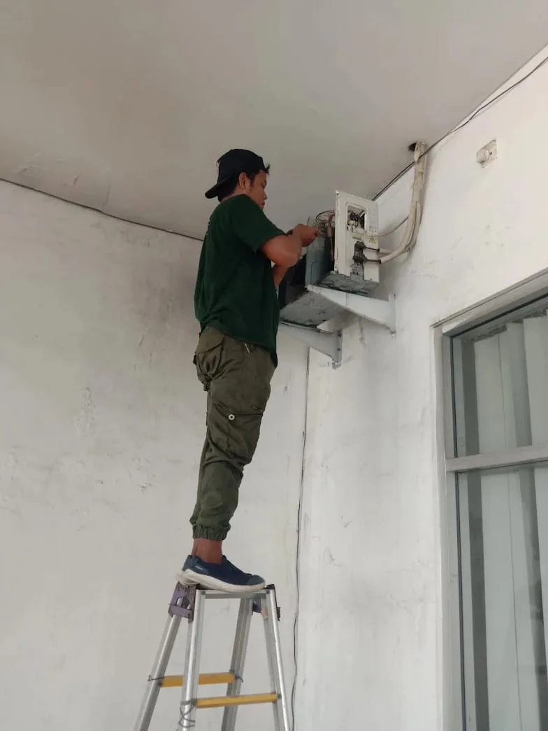Entis Service AC melayani Jasa Service AC Pekalongan untuk cuci AC, perbaikan AC tidak dingin, isi freon, bongkar pasang, dan perawatan AC rumah maupun kantor - gambar 7