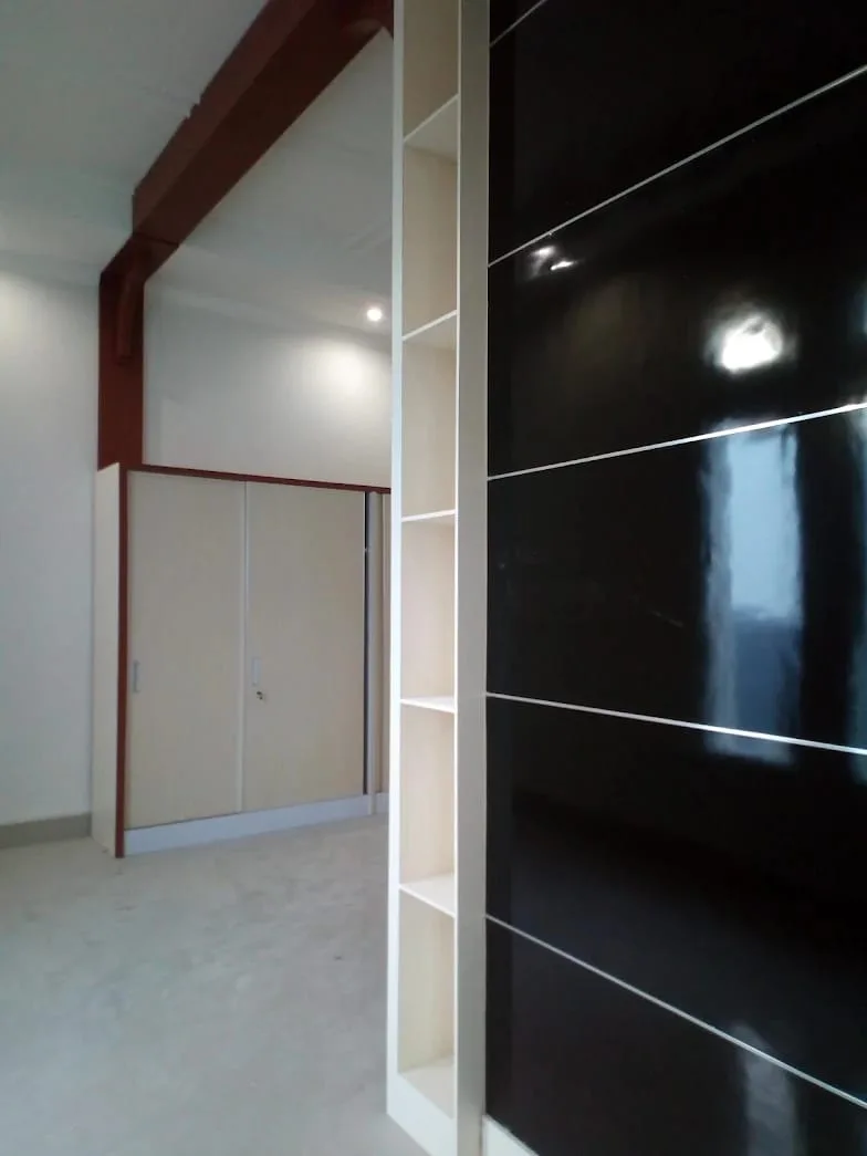 Gatori New Production - Workshop Interior Kendari melayani jasa interior rumah, kitchen set, lemari custom, ruang tamu, kamar tidur, plafon, partisi, dan furnitur custom. - gambar 4