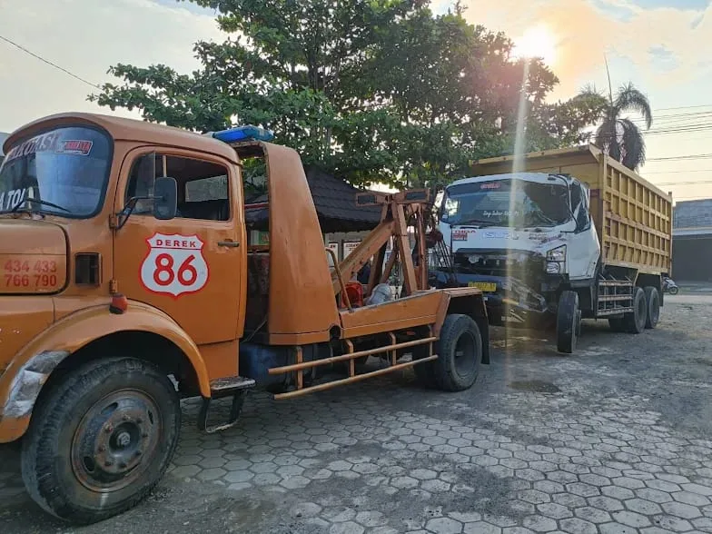 Jasa Derek Mobil dan Towing 24 Jam Solo Jawa Tengah untuk mobil mogok, kecelakaan, dan kebutuhan evakuasi kendaraan - gambar 4