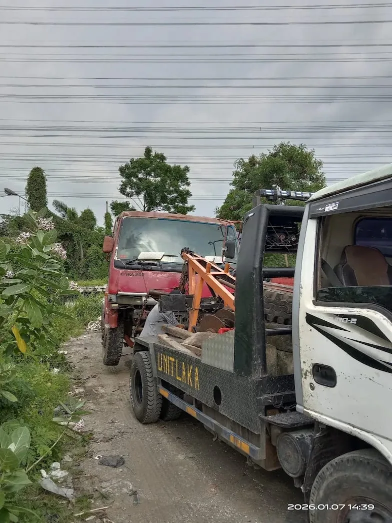 Jasa Derek Mobil dan Towing 24 Jam Solo Jawa Tengah untuk mobil mogok, kecelakaan, dan kebutuhan evakuasi kendaraan - gambar 7