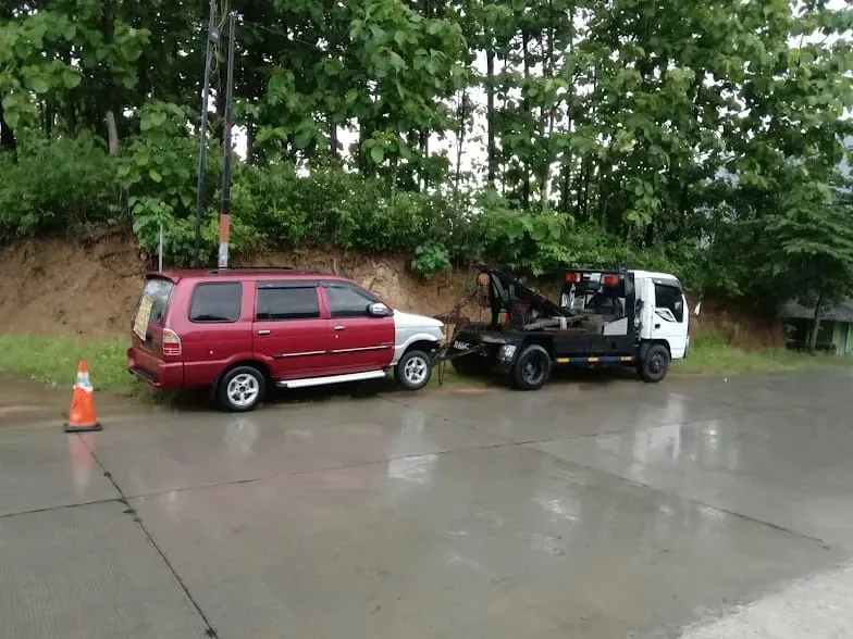 Jasa Derek Mobil dan Towing 24 Jam Solo Jawa Tengah untuk mobil mogok, kecelakaan, dan kebutuhan evakuasi kendaraan - gambar 3
