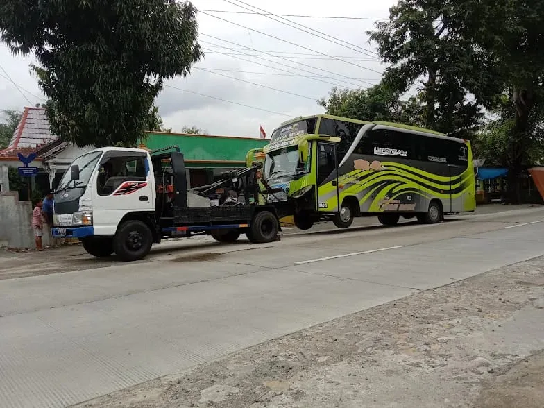 Jasa Derek Mobil dan Towing 24 Jam Solo Jawa Tengah untuk mobil mogok, kecelakaan, dan kebutuhan evakuasi kendaraan - gambar 8