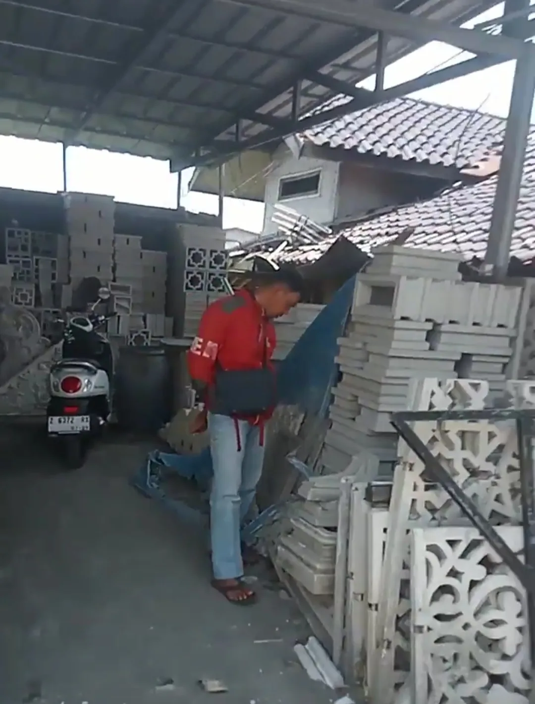 Jasa pembuatan relief kolam ikan dan taman Garut Jawa Barat untuk rumah, kantor, vila, pesantren, restoran, dan area usaha - gambar 10