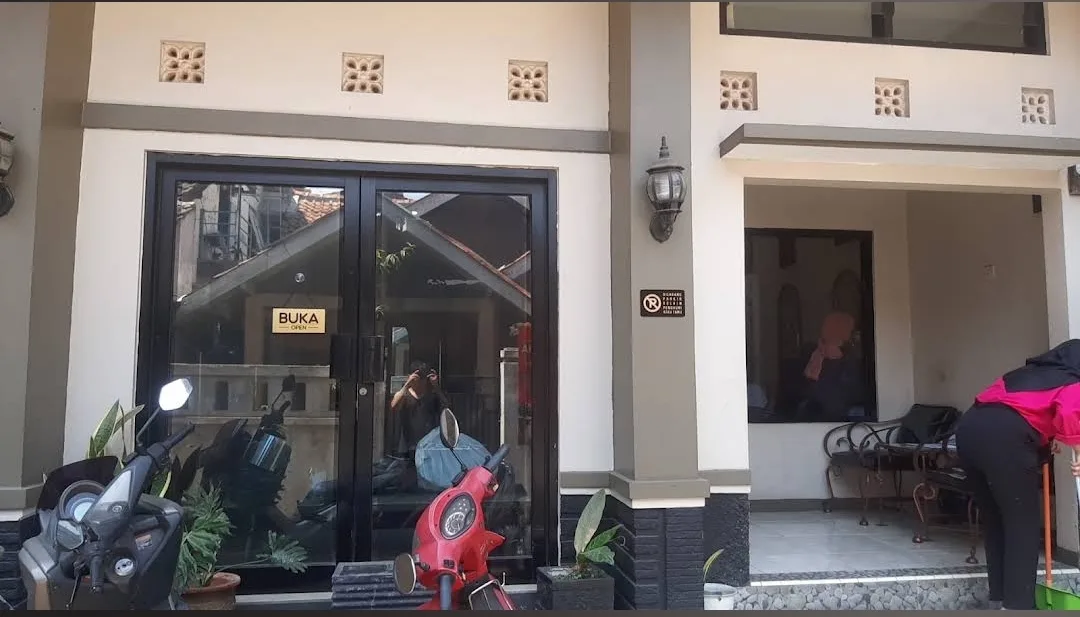 Jasa Salon Mellysa Bandung | Potong Rambut, Coloring, Smoothing & Makeup - gambar 3