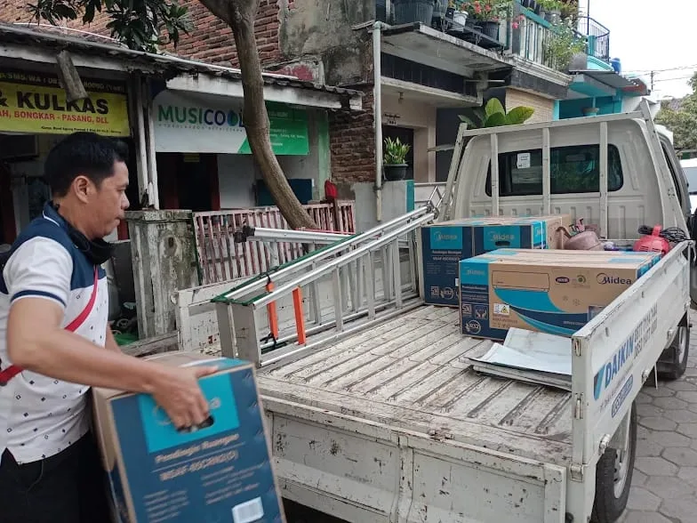 Jasa Service AC Serang Profesional CV. FLARINDO AIRCOND SARANA TEKNIK - melayani Jasa Service AC Serang, cuci AC, bongkar pasang AC, isi freon, instalasi, dan perbaikan AC rumah maupun kantor - gambar 5