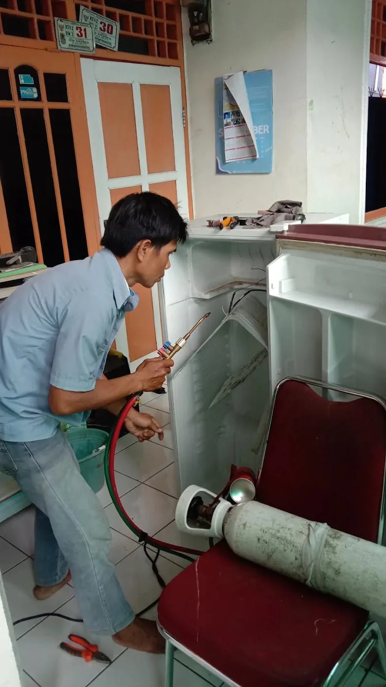 Jaya Karya Teknik Karawang - Jasa Service AC, Kulkas, Mesin Cuci, Freezer dan Elektronik Karawang dan sekitarnya. - gambar 4