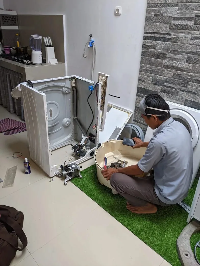 Jaya Karya Teknik Karawang - Jasa Service AC, Kulkas, Mesin Cuci, Freezer dan Elektronik Karawang dan sekitarnya.