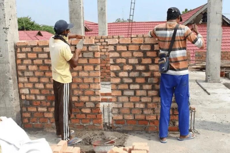 Karya Master Tukang - Jasa Renovasi Rumah dan Bangunan Kediri, Pasang Pager, Teralis, Plafon, Kanopi dan Interior Rumah - gambar 3