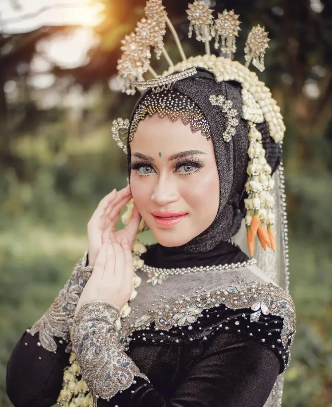 Makeup Artist Profesional untuk Wedding, Lamaran, Wisuda, Party & Berbagai Acara Spesial Sidoarjo Surabaya - gambar 2