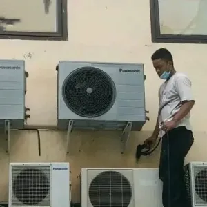 Entis Service AC melayani Jasa Service AC Pekalongan untuk cuci AC, perbaikan AC tidak dingin, isi freon, bongkar pasang, dan perawatan AC rumah maupun kantor